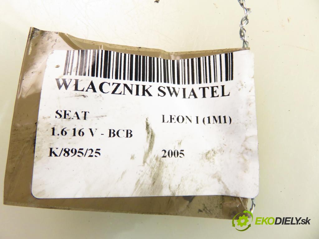 SEAT LEON (1M1) HB 2005 77,00 1.6 16 V - BCB 1598,00 přepínač světla 