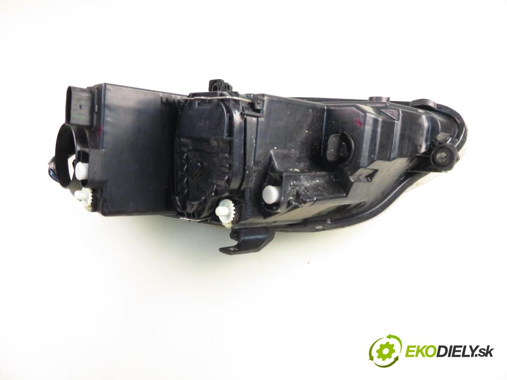 SEAT ALTEA (5P1) HB 2004 77,00 1.9 TDI - BKC 1896,00 Svetlo PP