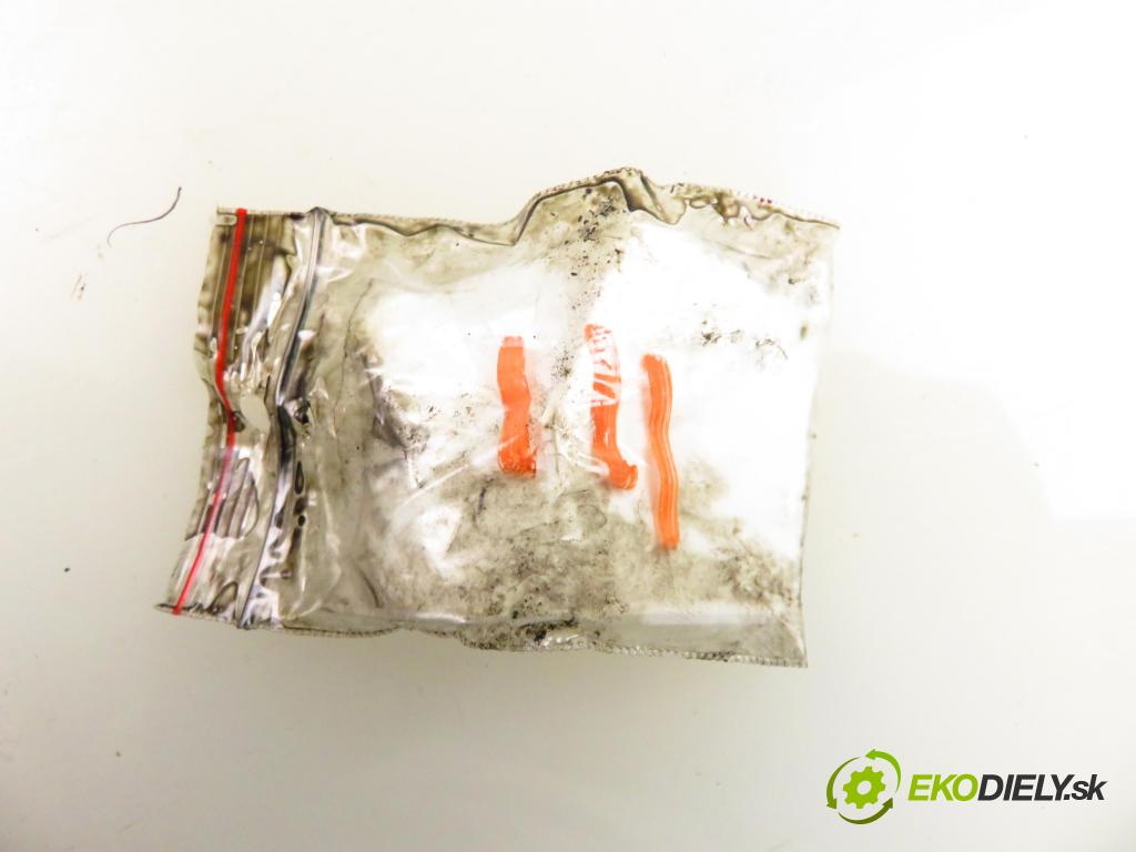 SEAT IBIZA III (6L1) HB 2009 59,00 1.4 TDI - BMS 1422,00 Vstrekovač 038130073BP ; 0414720314 (Vstrekovač paliva)