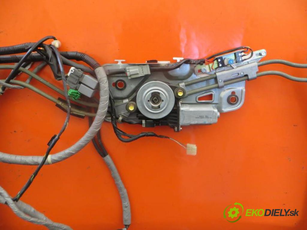 HONDA CIVIC VII 1.6 I D16V1 manual 5 - stupňová 81 kW 110 km  strešné okno  (Sklá strešné)