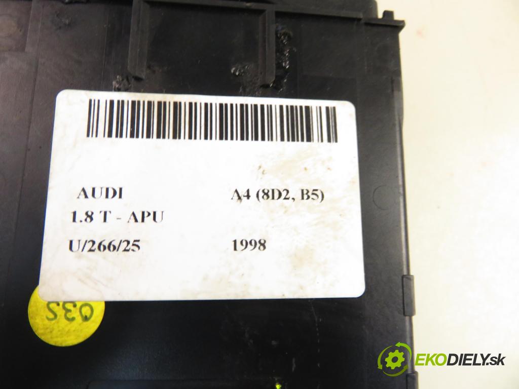 AUDI A4 (8D2, B5) SEDAN 1998 110,00 1.8 T - APU 1781,00 Držiak na nápoje 8D0862534 (Držiak (úchyt) na nápoje)