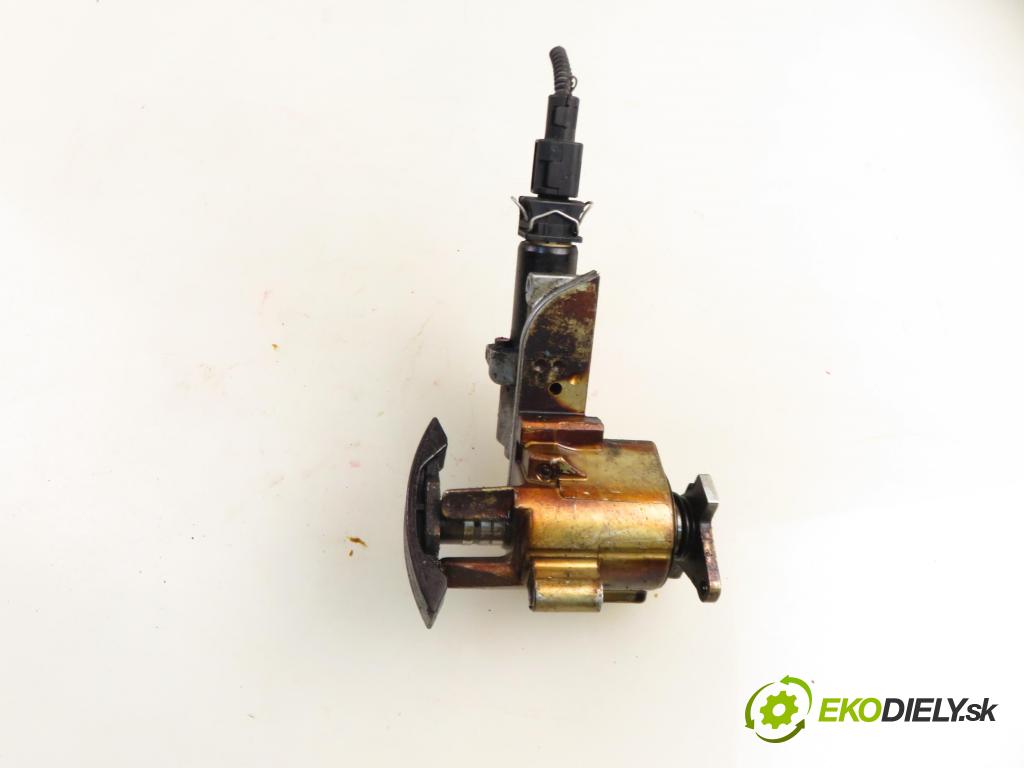 VW GOLF IV (1J1) HB 1999 92,00 1.8 20V 125 - AGN 1781,00 Napínač reťaze 058109088B