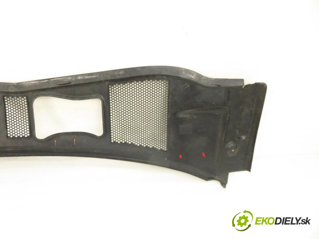 VW PASSAT B5.5 (3B3) SEDAN 2002 74,00 1.9 TDI PD 101 - AVB 1896,00 Torpédo, plast pod čelné okno 3B1819417C (Torpédo (plast pod čelným sklom))