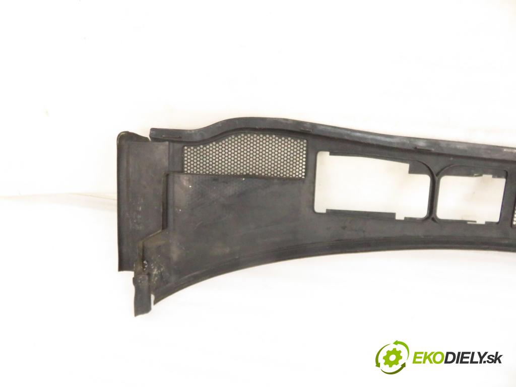 VW PASSAT B5.5 (3B3) SEDAN 2002 74,00 1.9 TDI PD 101 - AVB 1896,00 Torpédo, plast pod čelné okno 3B1819417C (Torpédo (plast pod čelným sklom))