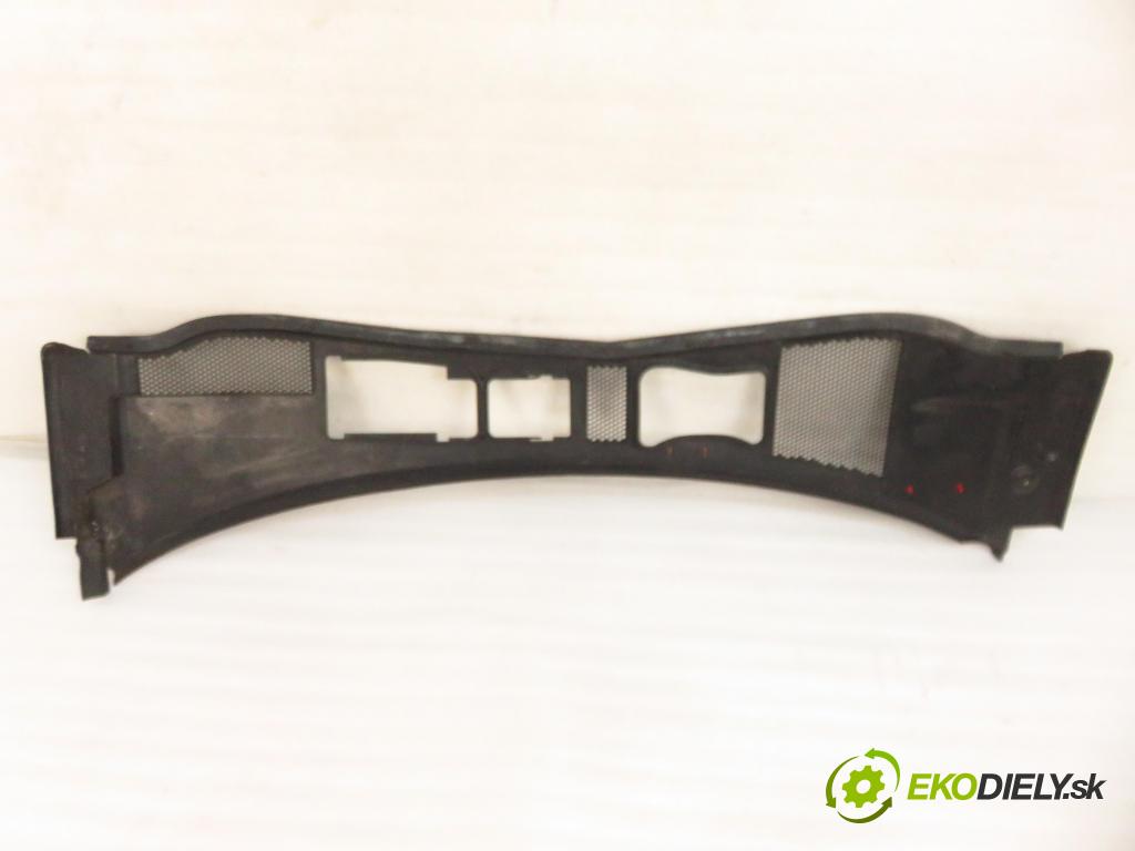 VW PASSAT B5.5 (3B3) SEDAN 2002 74,00 1.9 TDI PD 101 - AVB 1896,00 Torpédo, plast pod čelné okno 3B1819417C (Torpédo (plast pod čelným sklom))