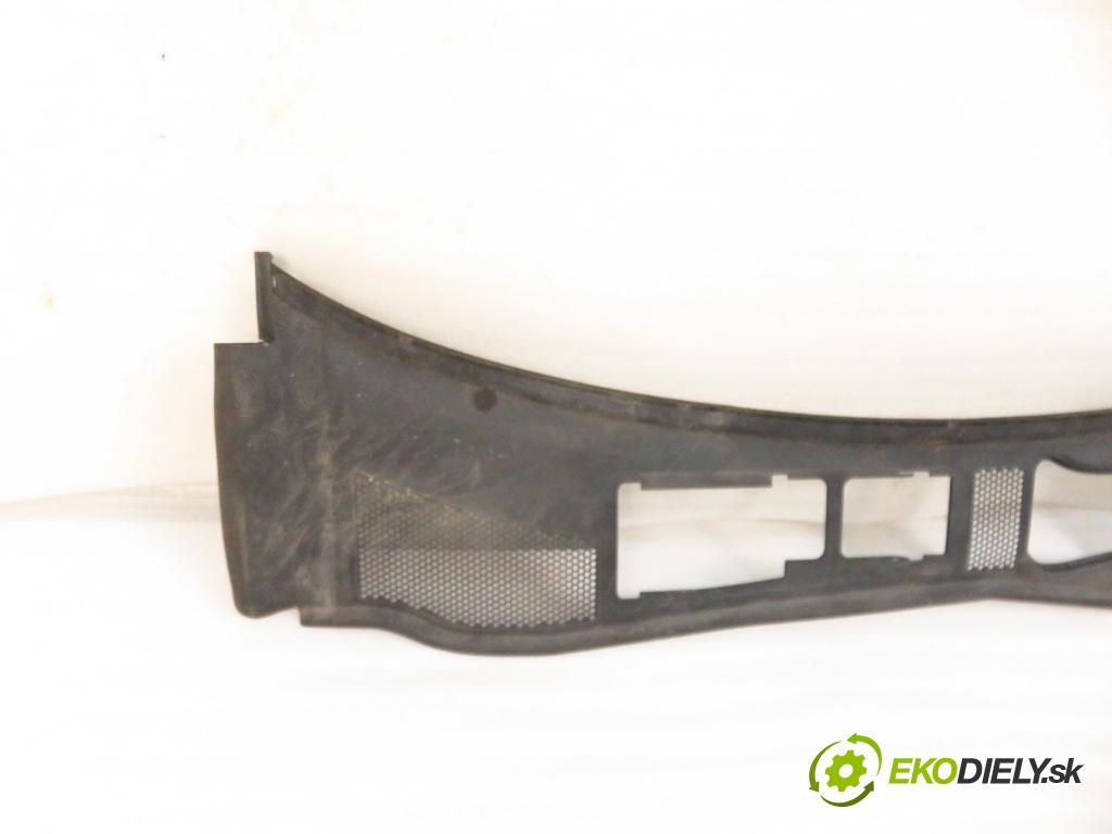 VW PASSAT B5.5 (3B3) SEDAN 2002 74,00 1.9 TDI PD 101 - AVB 1896,00 Torpédo, plast pod čelné okno 3B1819417C (Torpédo (plast pod čelným sklom))