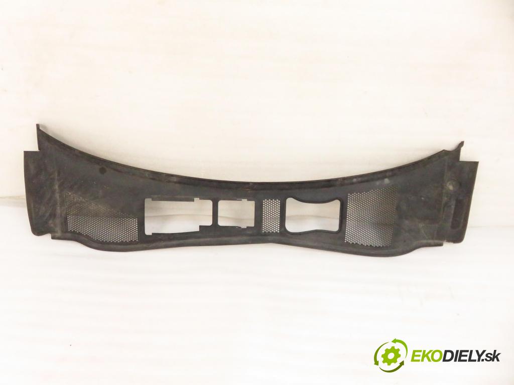 VW PASSAT B5.5 (3B3) SEDAN 2002 74,00 1.9 TDI PD 101 - AVB 1896,00 Torpédo, plast pod čelné okno 3B1819417C (Torpédo (plast pod čelným sklom))