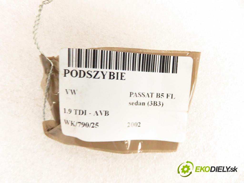 VW PASSAT B5.5 (3B3) SEDAN 2002 74,00 1.9 TDI PD 101 - AVB 1896,00 Torpédo, plast pod čelné okno 3B1819417C (Torpédo (plast pod čelným sklom))