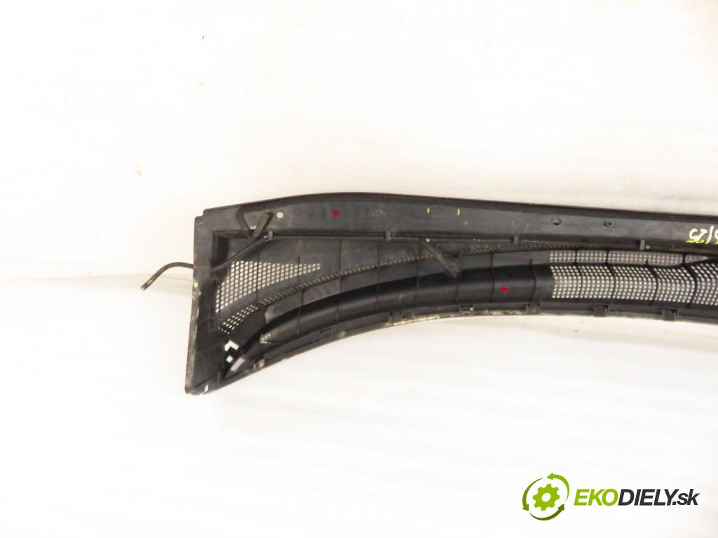 HYUNDAI ix35 (LM, EL, ELH) SUV 2011 135,00 2.0 CRDi 4WD 184 - D4HA 1995,00 torpédo plast pod čelní okno 861512Y000 (Torpéda)