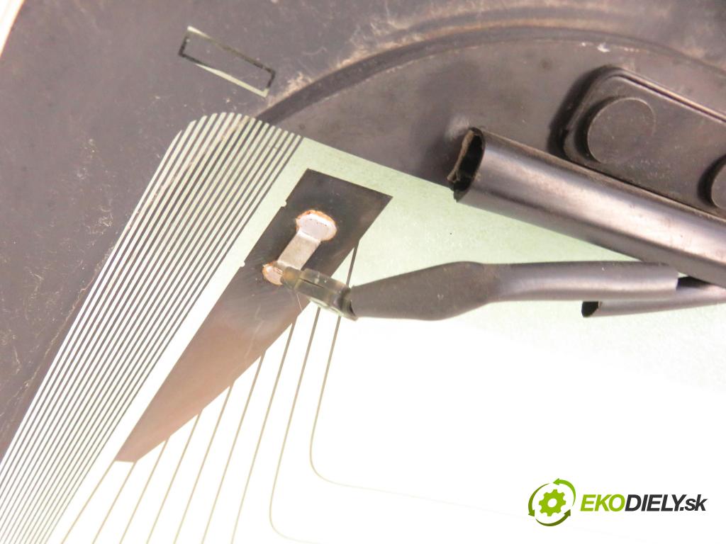 HONDA CR-V I (RD) SUV 1998 94,00 2.0 16V 4WD (RD1, RD3) - B20B3 1972,00 Okno zadné kapota 