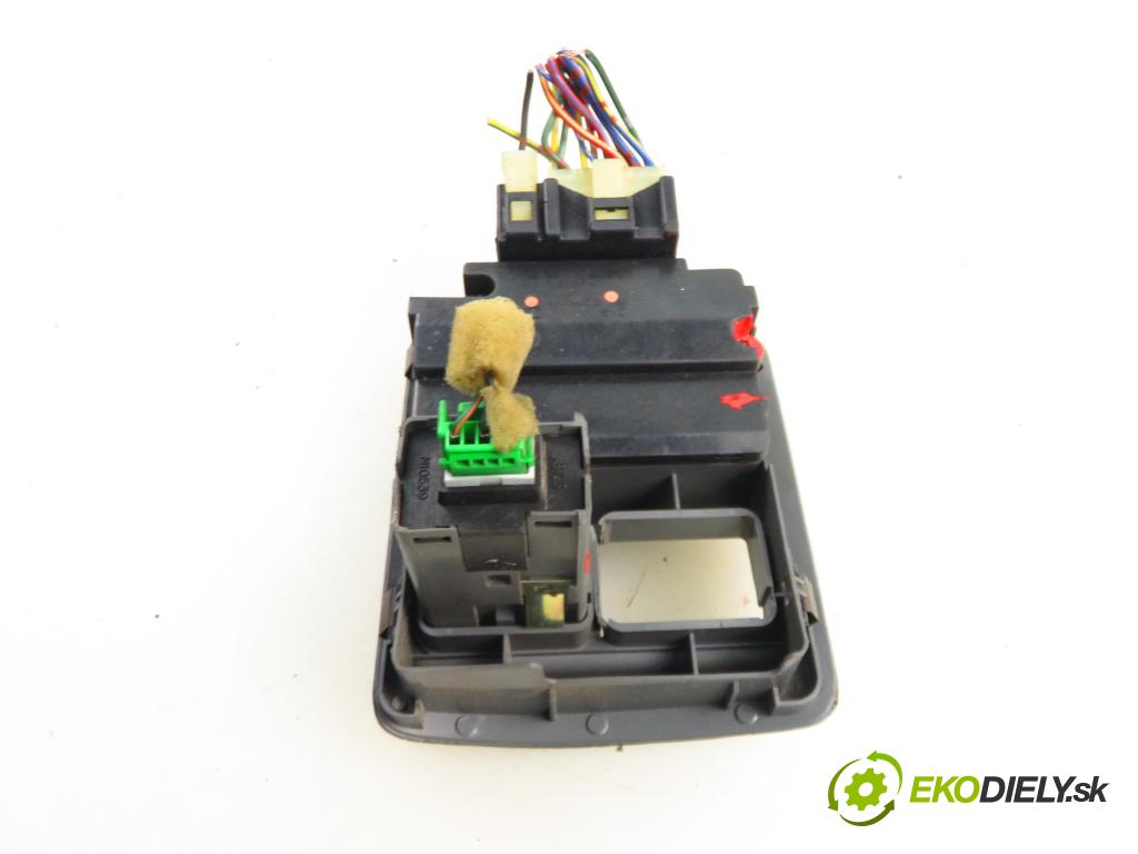 HONDA CR-V I (RD) SUV 1998 94,00 2.0 16V 4WD (RD1, RD3) - B20B3 1972,00 Panel ovládaní oken M17432