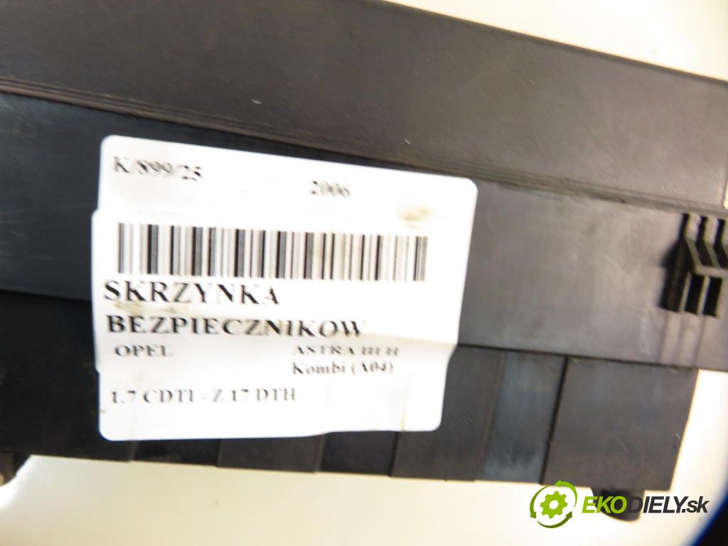 OPEL ASTRA H Kombi (A04) KOMBI 2006 74,00 1.7 CDTI - Z 17 DTH 1686,00 skříňka POJISTKY: 13206754HB ; 5DK00866838