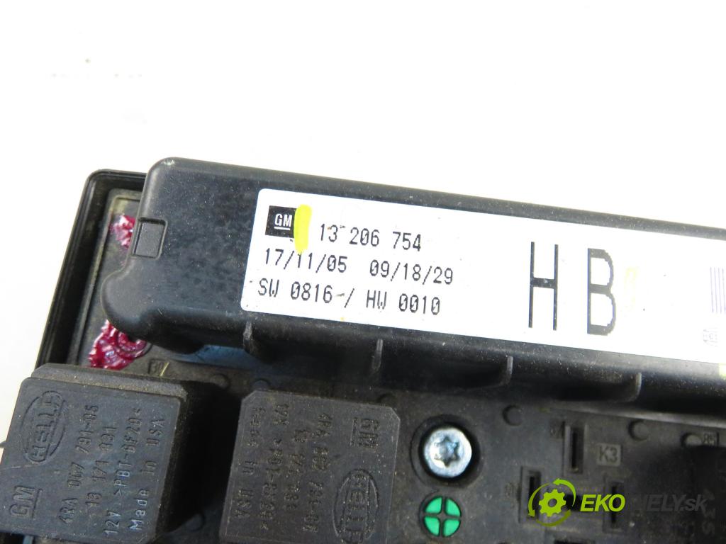 OPEL ASTRA H Kombi (A04) KOMBI 2006 74,00 1.7 CDTI - Z 17 DTH 1686,00 skříňka POJISTKY: 13206754HB ; 5DK00866838