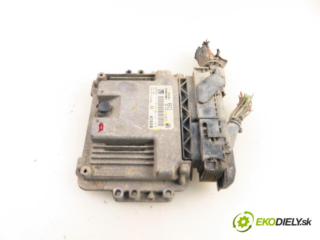 OPEL ASTRA H Kombi (A04) KOMBI 2006 74,00 1.7 CDTI - Z 17 DTH 1686,00 řídící jednotka motora 55560810 ; 0281012694 ; 8980135190