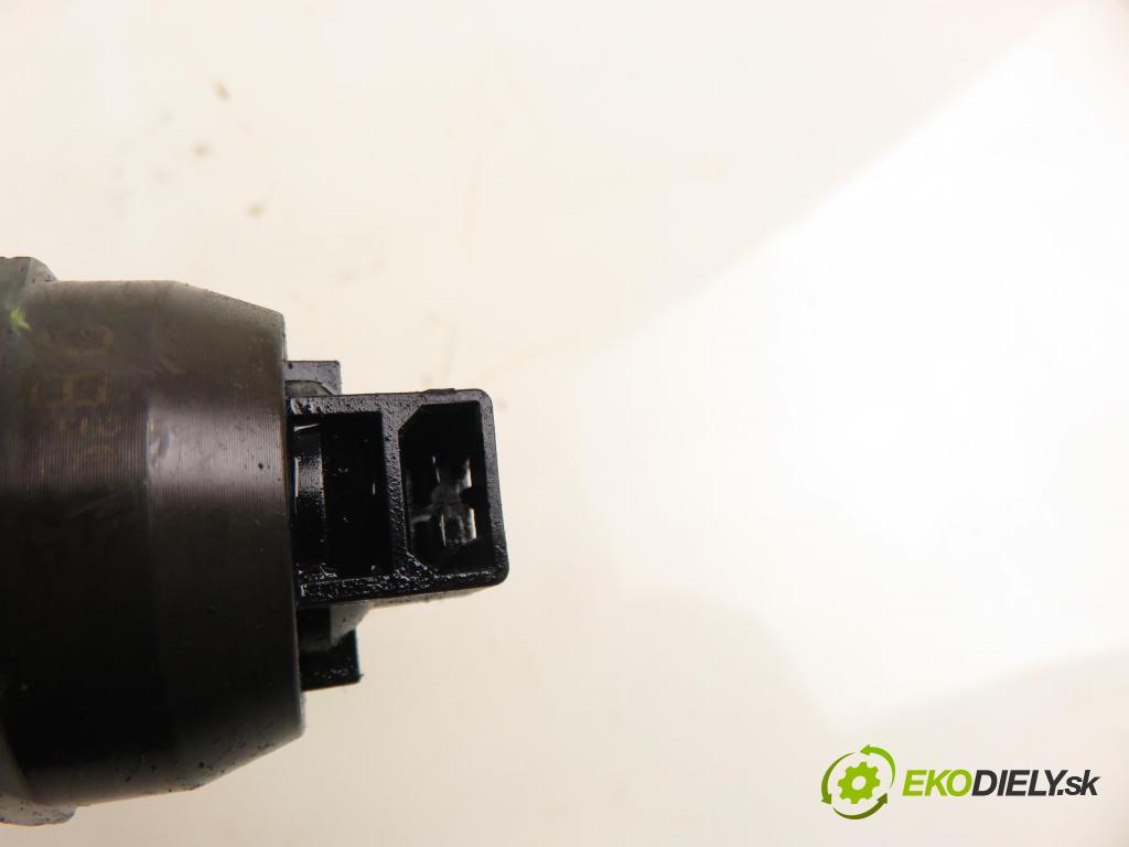 AUDI A4 Avant (8E5, B6) KOMBI 2002 96,00 1.9 TDI - AWX 1896,00 Vstrekovač 038130073AN ; 0414720209 (Vstrekovač paliva)