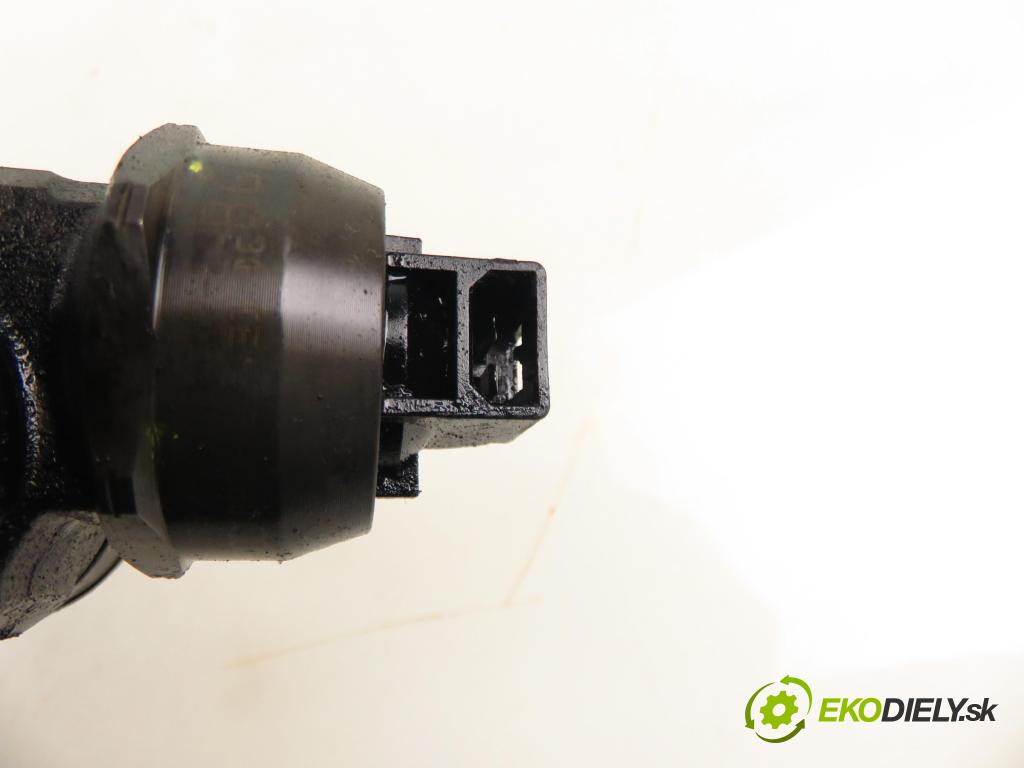 AUDI A4 Avant (8E5, B6) KOMBI 2002 96,00 1.9 TDI - AWX 1896,00 Vstrekovač 038130073AN ; 0414720209 (Vstrekovač paliva)