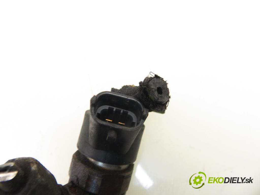 PEUGEOT 307 (3A/C) HB 2005 80,00 1.6 HDi 110 1560,00 vstrekovač 0445110188 (Vstrekovač paliva)