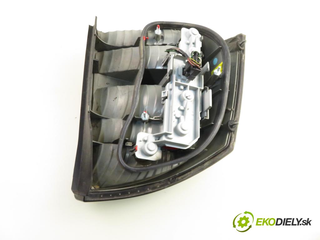OPEL VECTRA C GTS (Z02) LIFTBACK 2003 92,00 2.2 DTI 16V 125 - Y 22 DTR 2172,00 světlo pravé zadní 13157647