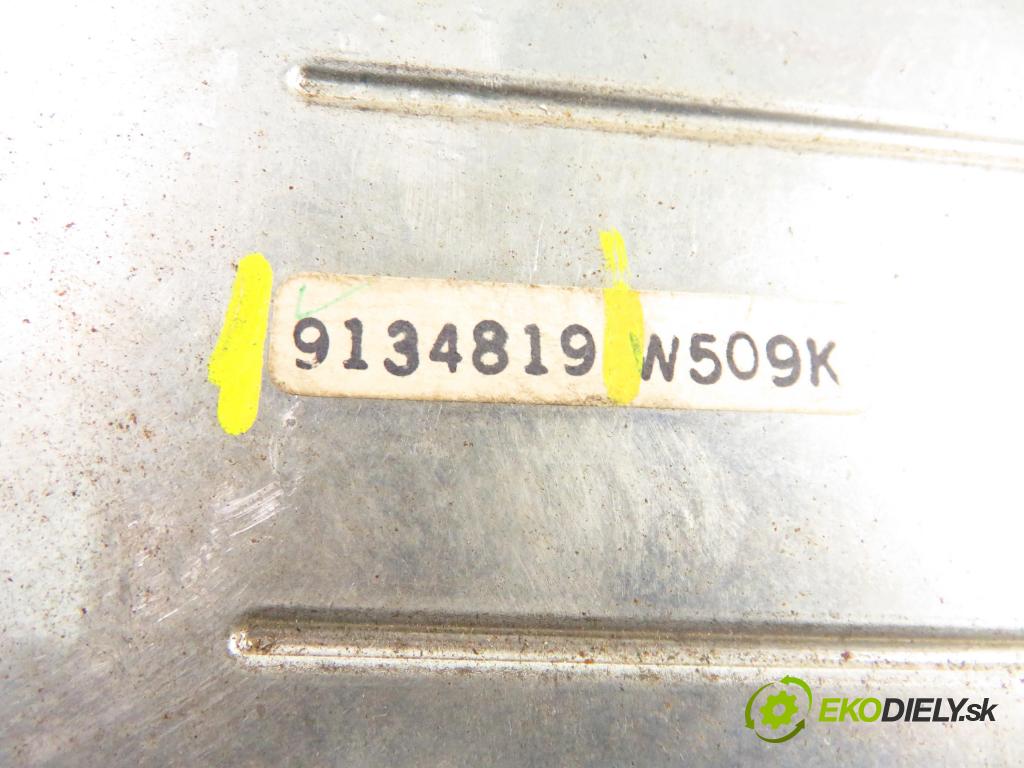 VOLVO V70 I (875, 876) KOMBI 1996 103,00 2.5 TDI - D 5252 T 2461,00 Panel kúrenia KLIMATIZACE: 9134819