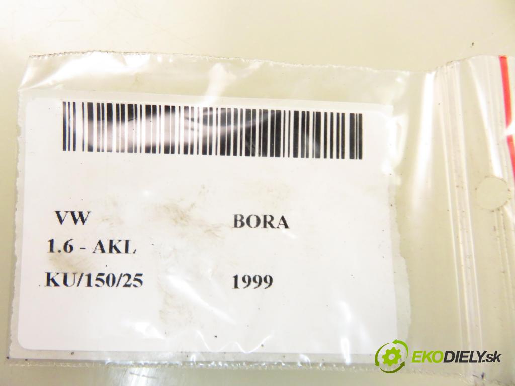 VW BORA (1J2) SEDAN 1999 74,00 1.6 - AKL 1595,00 zámok dveří kufr EL. 1J5827425C