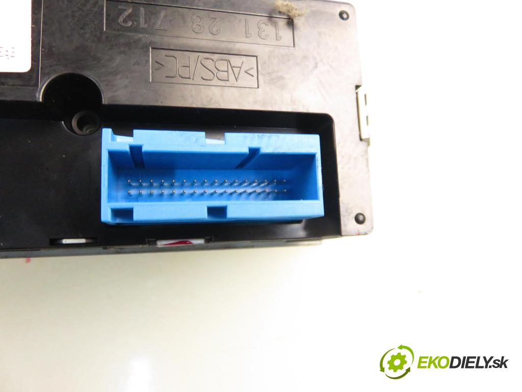 OPEL VECTRA C GTS (Z02) LIFTBACK 2003 92,00 2.2 DTI 16V 125 - Y 22 DTR 2172,00 Panel kúrenia KLIMATRONIK 13138196