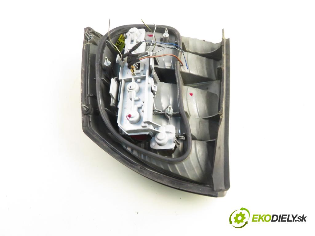 OPEL VECTRA C GTS (Z02) LIFTBACK 2003 92,00 2.2 DTI 16V 125 - Y 22 DTR 2172,00 světlo levé zadní