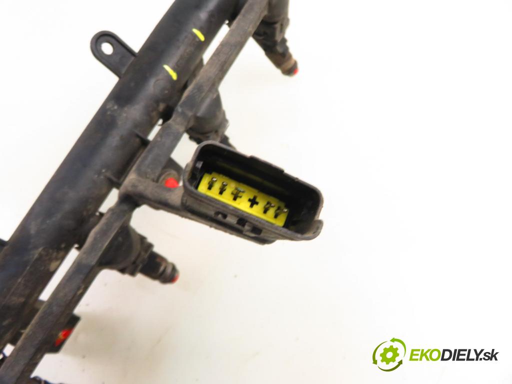 PEUGEOT 206 liftback (2A/C) HB 2003 440,00 1.1 i - HFX (TU1JP) 1124,00 Lišta vstrekovacia 9628982980 (Vstrekovacia lišta)