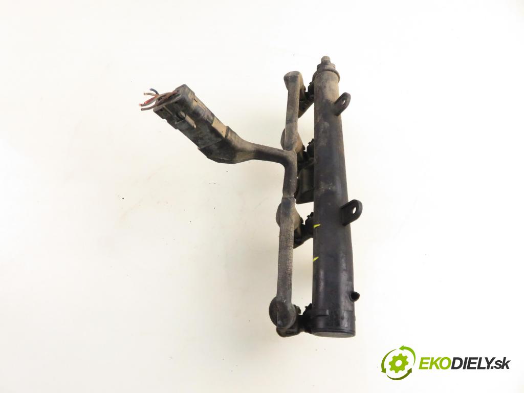 PEUGEOT 206 liftback (2A/C) HB 2003 440,00 1.1 i - HFX (TU1JP) 1124,00 Lišta vstrekovacia 9628982980 (Vstrekovacia lišta)