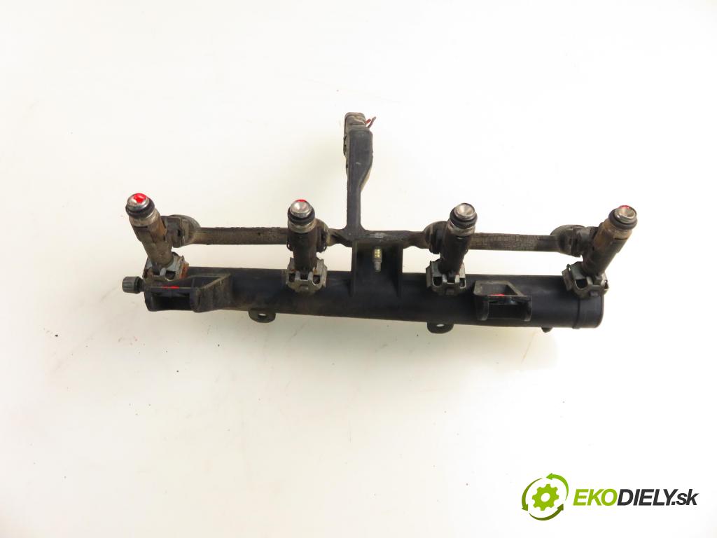 PEUGEOT 206 liftback (2A/C) HB 2003 440,00 1.1 i - HFX (TU1JP) 1124,00 Lišta vstrekovacia 9628982980 (Vstrekovacia lišta)