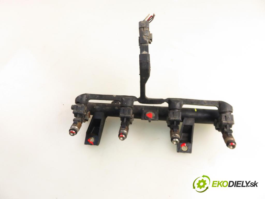 PEUGEOT 206 liftback (2A/C) HB 2003 440,00 1.1 i - HFX (TU1JP) 1124,00 Lišta vstrekovacia 9628982980 (Vstrekovacia lišta)