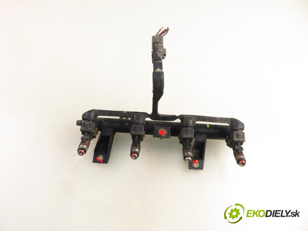 PEUGEOT 206 liftback (2A/C) HB 2003 440,00 1.1 i - HFX (TU1JP) 1124,00 Lišta vstrekovacia 9628982980 (Vstrekovacia lišta)