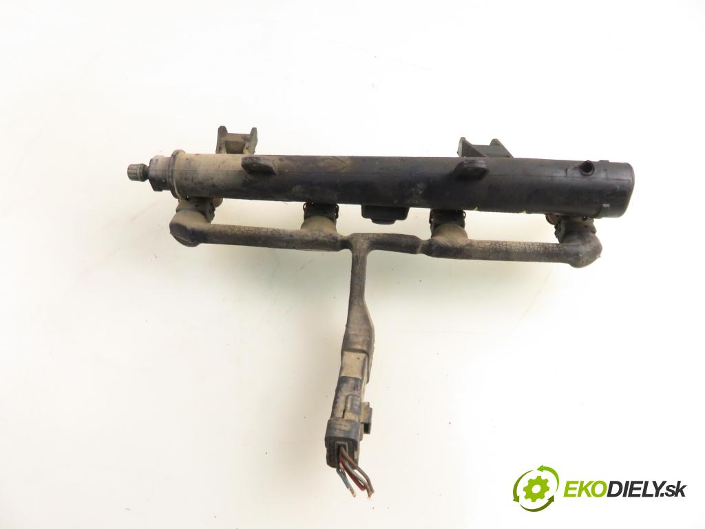 PEUGEOT 206 liftback (2A/C) HB 2003 440,00 1.1 i - HFX (TU1JP) 1124,00 Lišta vstrekovacia 9628982980 (Vstrekovacia lišta)