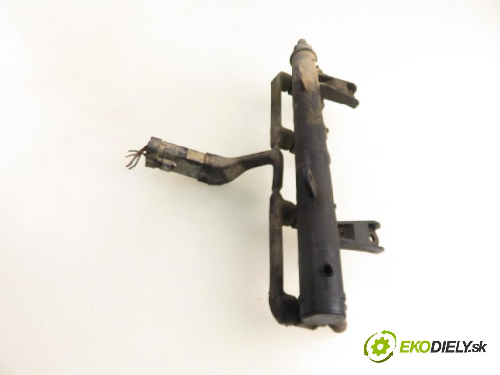 PEUGEOT 206 liftback (2A/C) HB 2003 440,00 1.1 i - HFX (TU1JP) 1124,00 Lišta vstrekovacia 9628982980 (Vstrekovacia lišta)