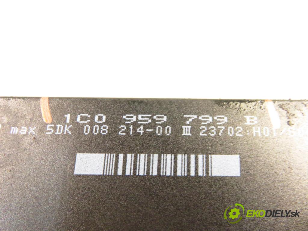 VW GOLF IV (1J1) HB 2002 81,00 1.6 FSI - BAD 1598,00 MODUL komfortu 1C0959799B