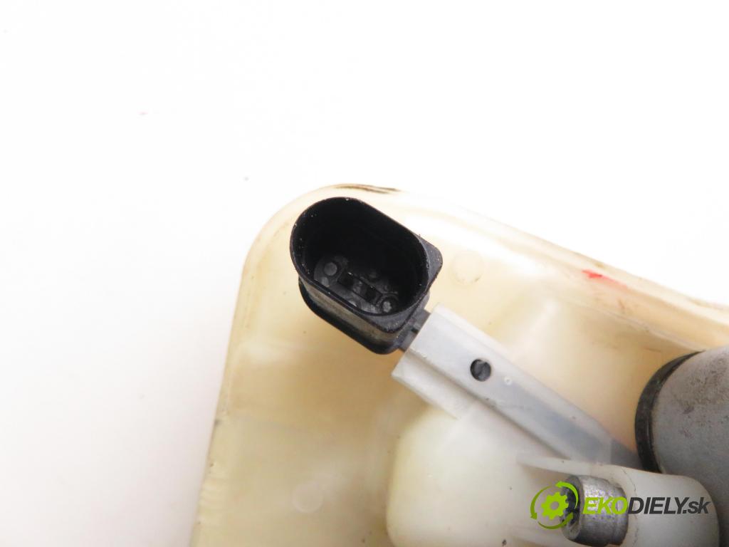 AUDI A4 Avant (8ED, B7) KOMBI 2005 150,00 3.0 TDI quattro - BKN 2967,00 Posilovač 8E0612105P (Servočerpadlo)