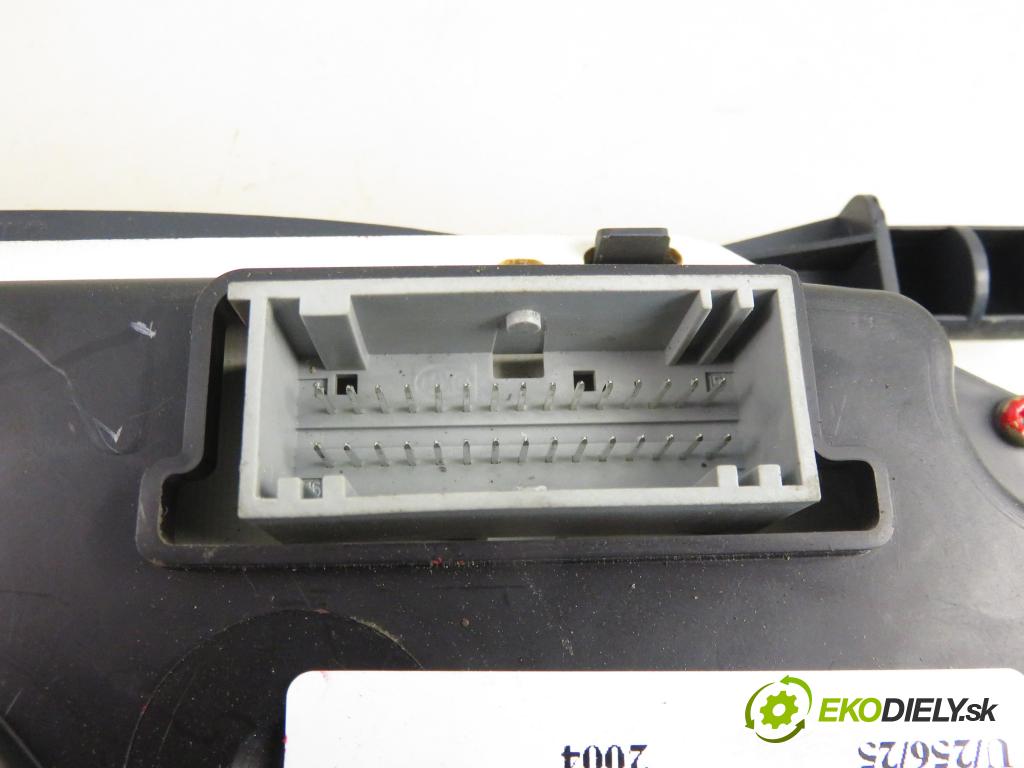 RENAULT TRAFIC II Autobus (JL) BUS 2004 74,00 1.9 dCI 100 (JL0C) - F9Q 760 1870,00 Prístrojovka elektrický P8200279062