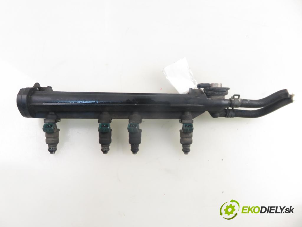 VW BORA (1J2) SEDAN 1998 74,00 1.6 - AKL 1595,00 Lišta vstrekovacia 06A133317A ; 037906031AA (Vstrekovacia lišta)