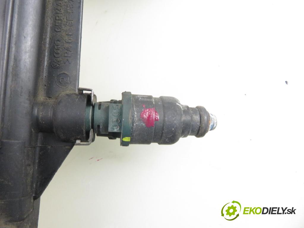 VW BORA (1J2) SEDAN 1998 74,00 1.6 - AKL 1595,00 Lišta vstrekovacia 06A133317A ; 037906031AA (Vstrekovacia lišta)