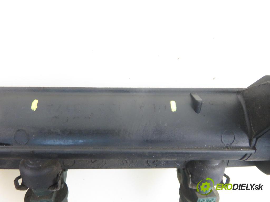 VW BORA (1J2) SEDAN 1998 74,00 1.6 - AKL 1595,00 Lišta vstrekovacia 06A133317A ; 037906031AA (Vstrekovacia lišta)