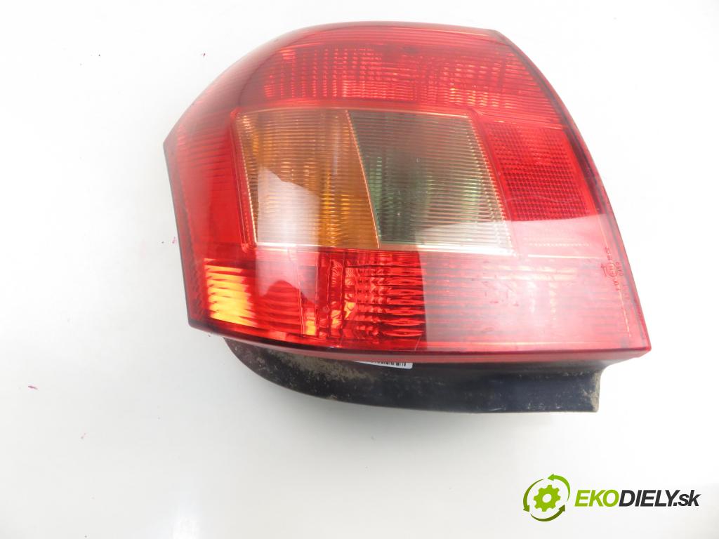 TOYOTA COROLLA (_E12_) HB 2003 81,00 1.6 VVT-i (ZZE121_) - 3ZZ-FE 1598,00 Svetlo pravé zadné