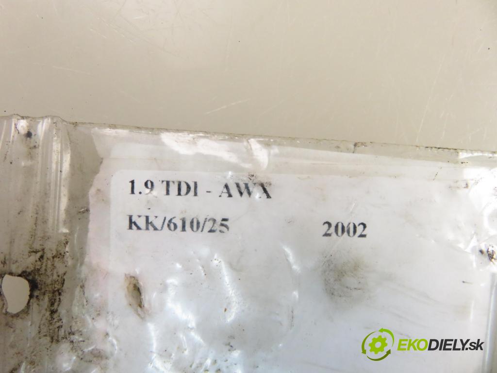 AUDI A4 Avant (8E5, B6) KOMBI 2002 96,00 1.9 TDI - AWX 1896,00 ventilátor chladič PODNEBÍ / VODA 8E0121205B