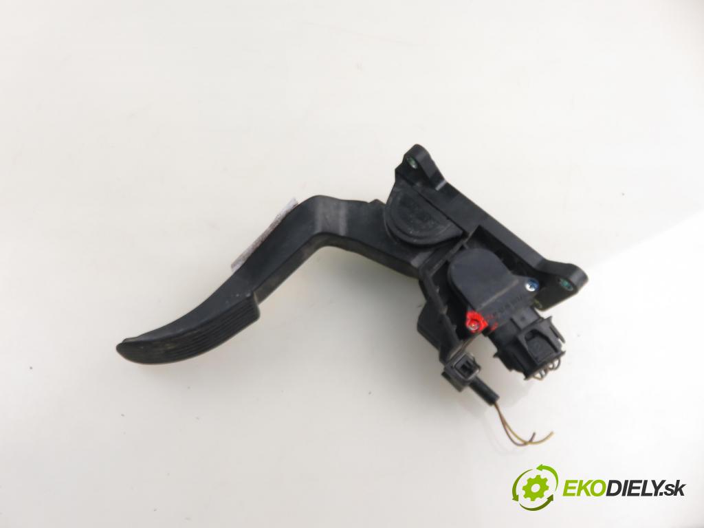 MERCEDES-BENZ VITO / MIXTO Skrzynia (W639) FURGON 2004 110,00 115 CDI 150 - OM 646.982 2148,00 Potenciometer plynu 0281002563 ; A6393000704 (Potenciometer plynového pedálu)