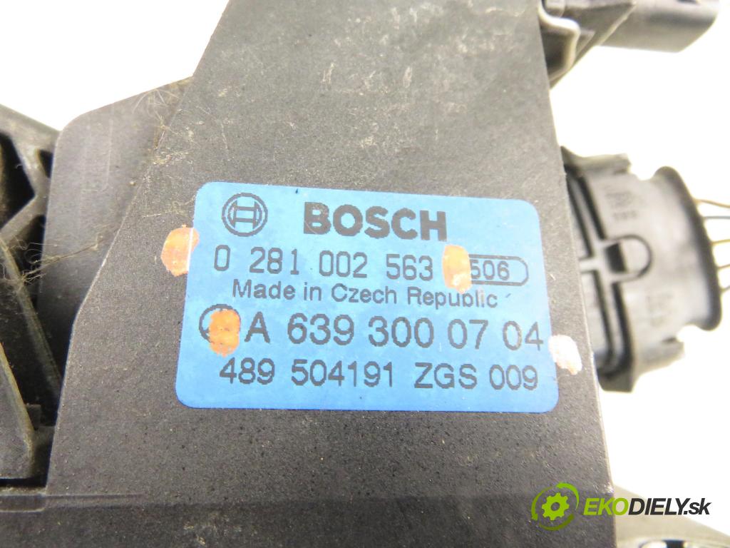 MERCEDES-BENZ VITO / MIXTO Skrzynia (W639) FURGON 2004 110,00 115 CDI 150 - OM 646.982 2148,00 Potenciometer plynu 0281002563 ; A6393000704 (Potenciometer plynového pedálu)