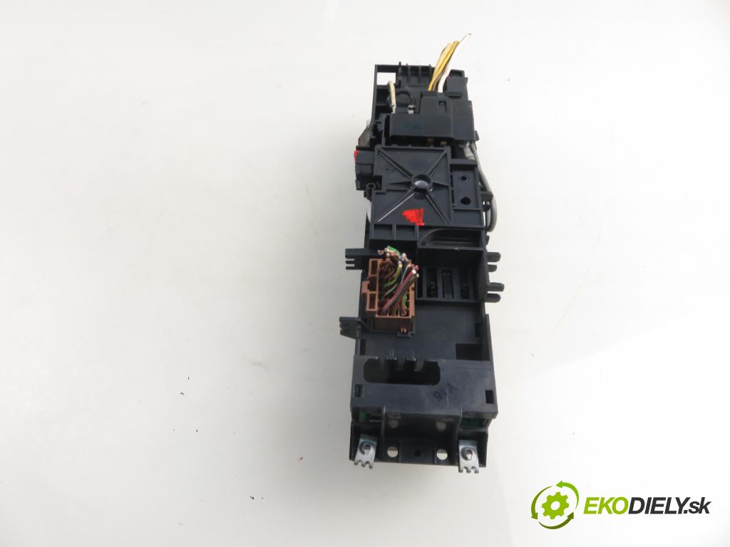 MERCEDES-BENZ VITO Autobus (638) BUS 2001 90,00 112 CDI 2.2 122 - OM 611.980 2151,00 Panel kúrenia KLIMATIZACE: 0004463628KZ