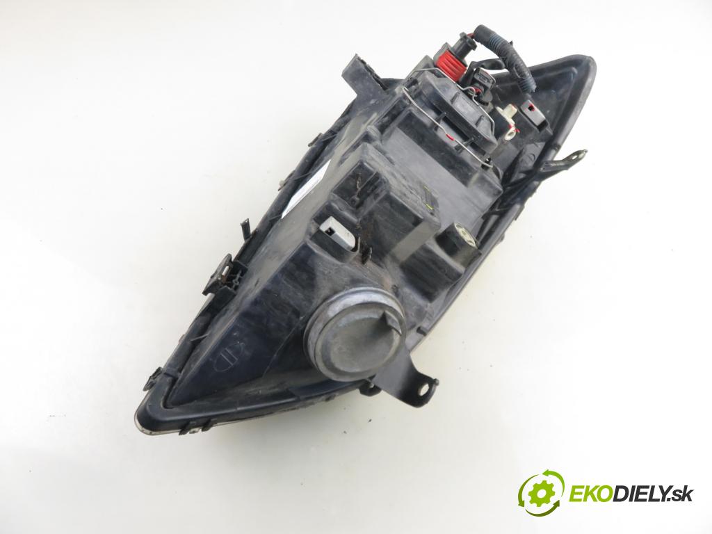 TOYOTA COROLLA (_E12_) HB 2003 81,00 1.6 VVT-i (ZZE121_) - 3ZZ-FE 1598,00 Svetlo LP 20A242B