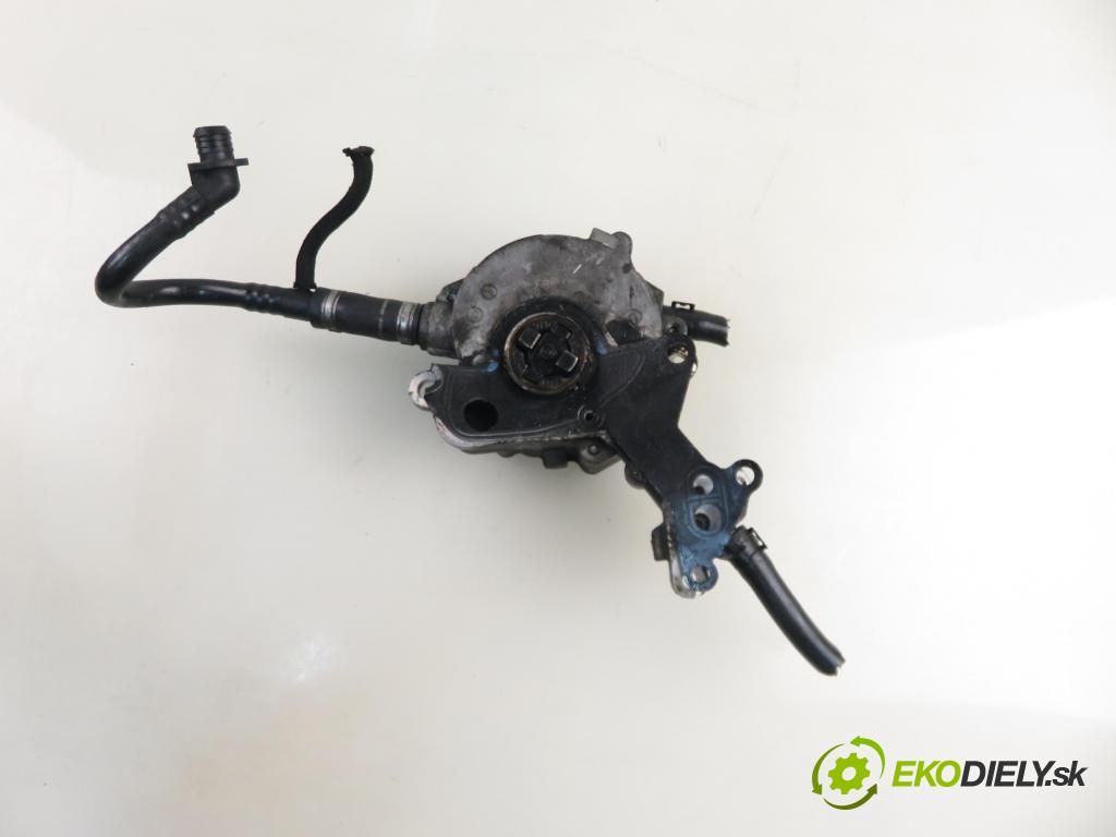 VW PASSAT B5.5 Variant (3B6) KOMBI 2003 74,00 1.9 TDI PD 101 - AVB 1896,00 Pumpa vákuová 038145209C
