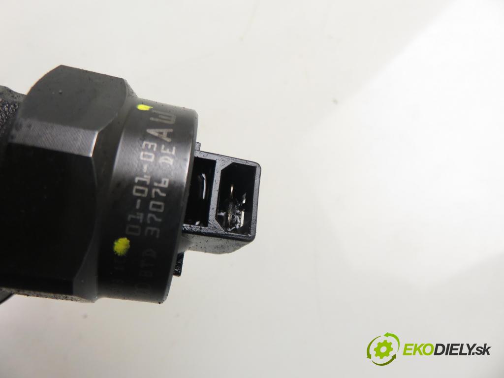 SEAT ALHAMBRA (7V8, 7V9) MINIVAN 2001 85,00 1.9 TDI PD 115 - AUY 1896,00 Vstrekovač 038130073AC ; 0414720029 (Vstrekovač paliva)