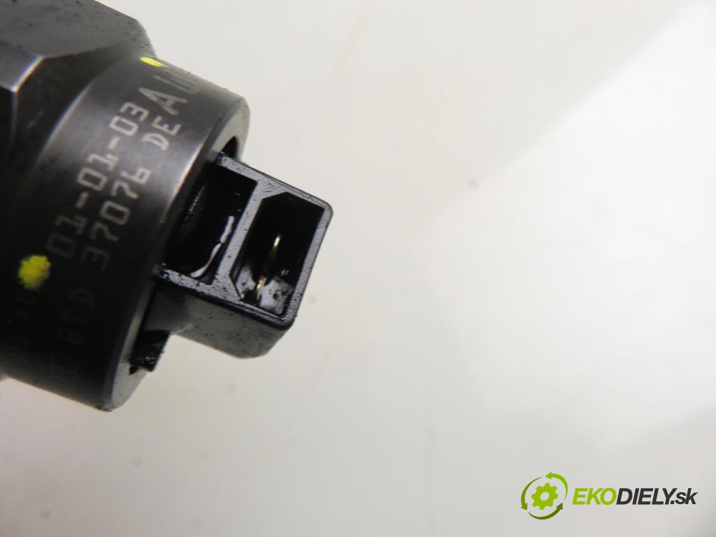 SEAT ALHAMBRA (7V8, 7V9) MINIVAN 2001 85,00 1.9 TDI PD 115 - AUY 1896,00 Vstrekovač 038130073AC ; 0414720029 (Vstrekovač paliva)