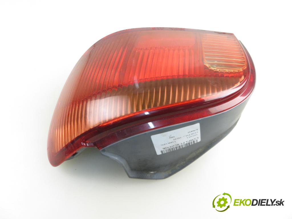 TOYOTA YARIS (_P1_) HB 2004 50,00 1.0 VVT- i 68 - 1SZ-FE 998,00 Svetlo pravé zadné