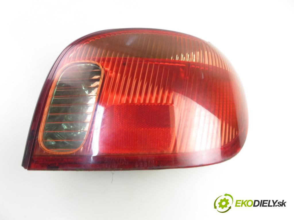 TOYOTA YARIS (_P1_) HB 2004 50,00 1.0 VVT- i 68 - 1SZ-FE 998,00 Svetlo pravé zadné